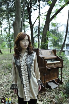 Yuki Kajiura photo - promo of The Works for Soundtracks
Yuki Kajiura photo - promo of The Works for Soundtracks. It was posted in an article for the release in listen.jp
Keywords: Yuki Kajiura, the works for soundtracks, promo pics