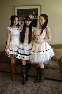 Kalafina at Anime Expo 2011
from animenewsnetwork interview
Keywords: kalafina 2011 anime expo animenewsnetwork interview